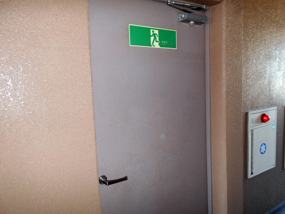 マンション共用扉 施工前