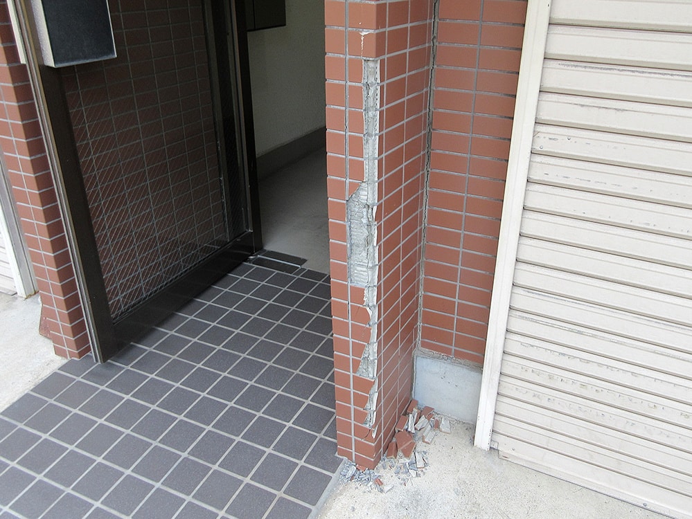 株式会社エクスト　タイル改修工事　施工前状況写真