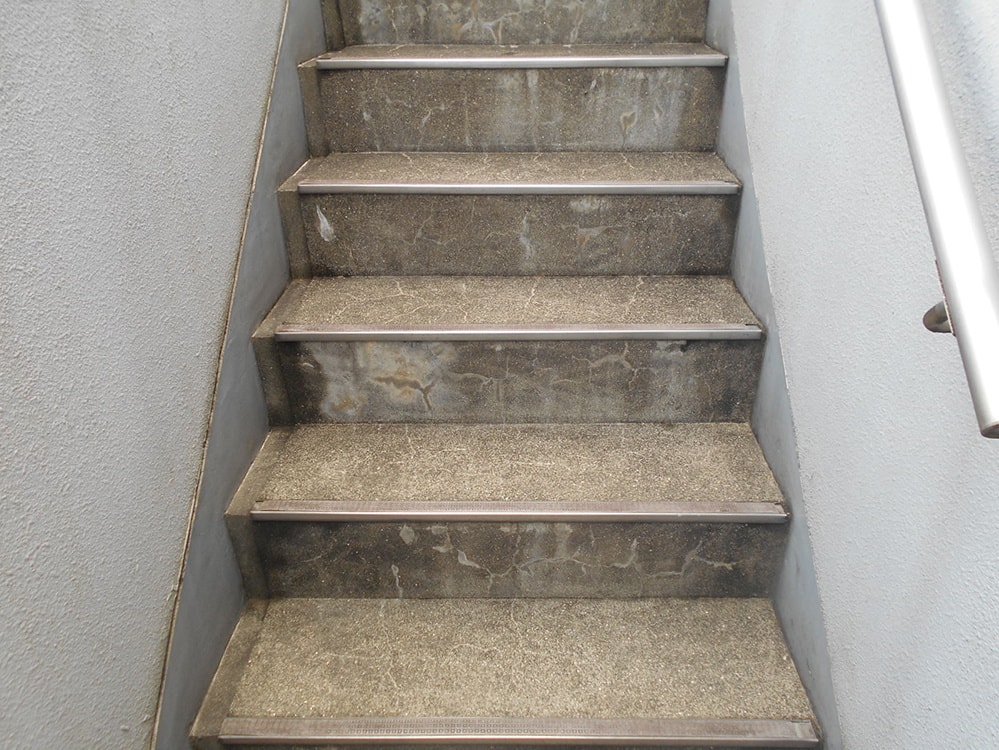階段部改修工事　施工前写真