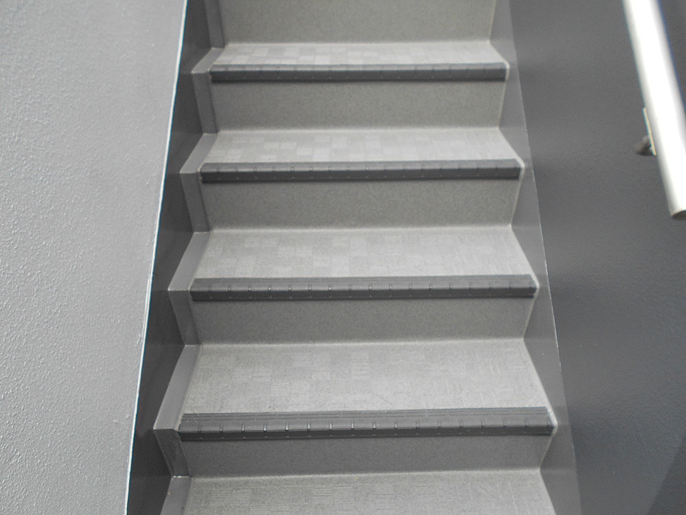 階段部改修工事　施工完了写真