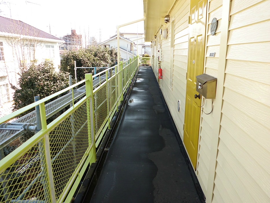 防滑性ビニル床工事　施工前状況写真